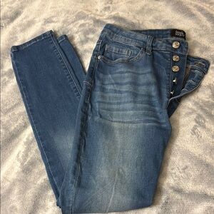Blue Skinny Jeans with Vintage-Inspired Wash